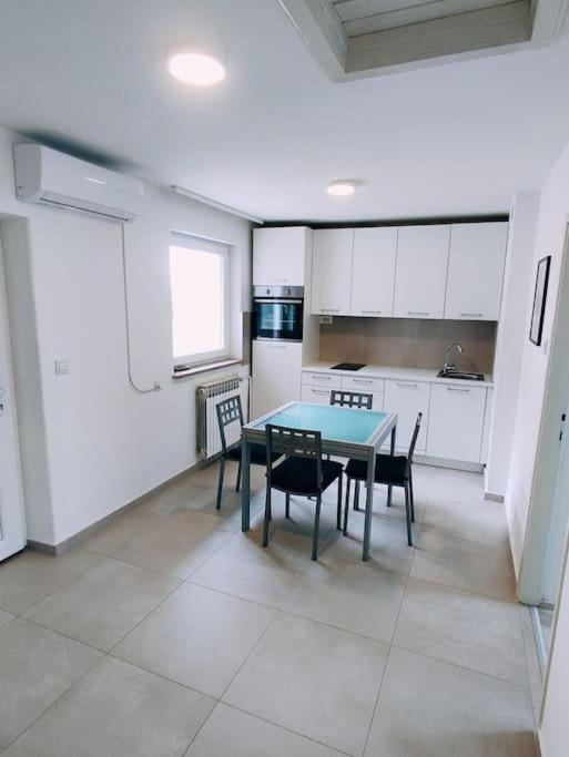 Udoban Stan Sa Terasom U Mirnom Okruzenju Apartment ซาเกร็บ ภายนอก รูปภาพ