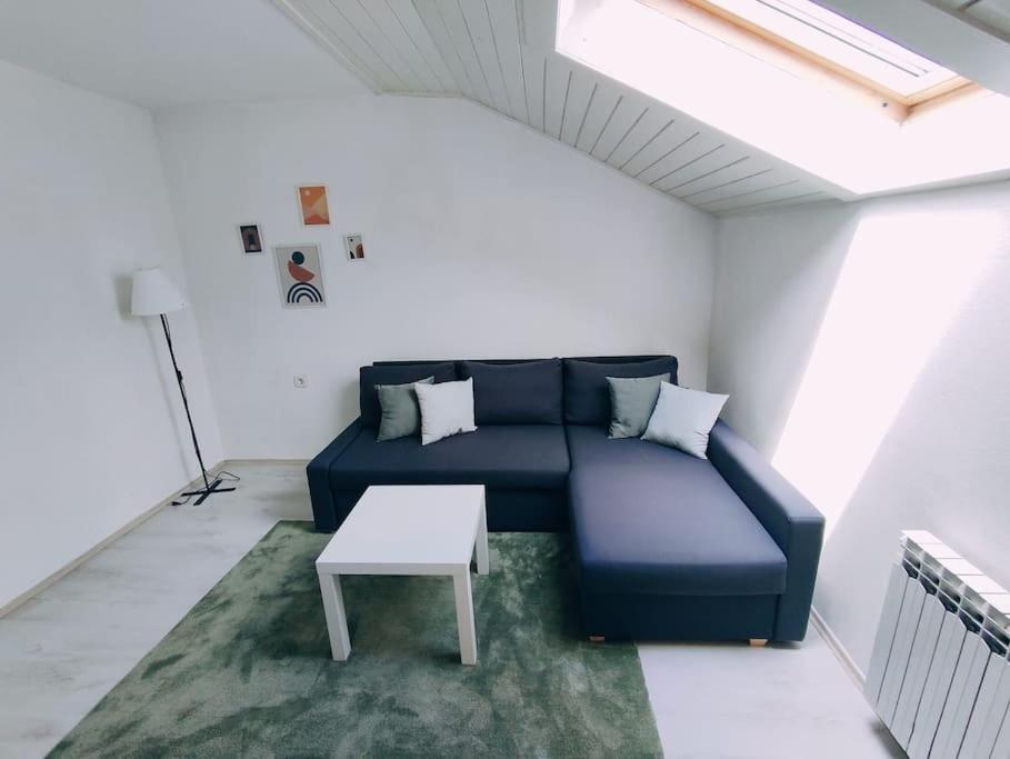 Udoban Stan Sa Terasom U Mirnom Okruzenju Apartment ซาเกร็บ ภายนอก รูปภาพ