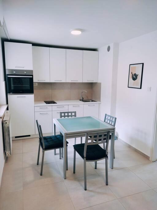 Udoban Stan Sa Terasom U Mirnom Okruzenju Apartment ซาเกร็บ ภายนอก รูปภาพ